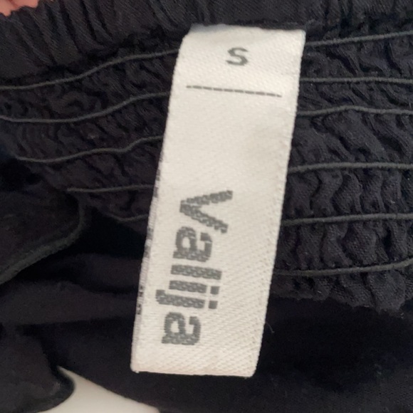 Crop top. Ties around the neck. Small - Picture 3 of 3